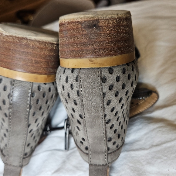 Lucky basal perforated ankle booties - Picture 5 of 8